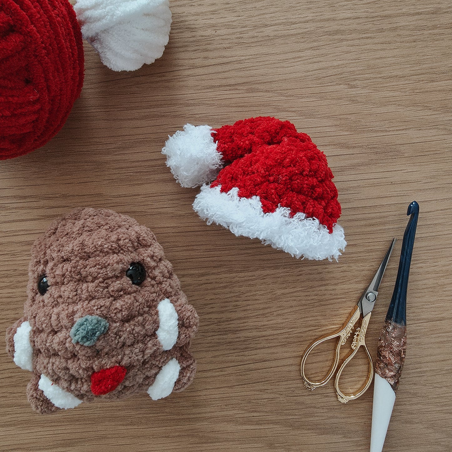 Mini Santa Hat (Crochet Pattern)