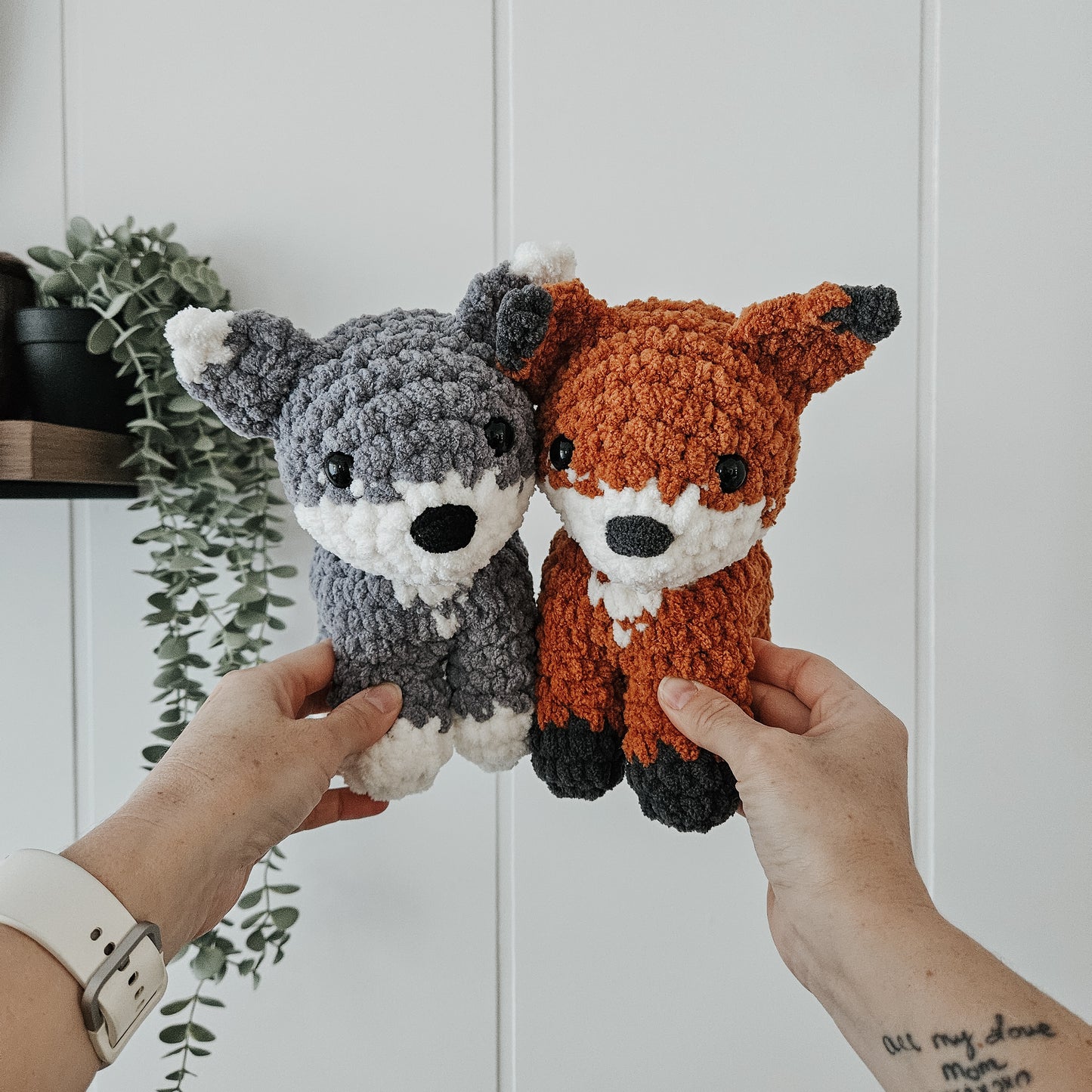 Flipp the Fox Plushie (Crochet Pattern)