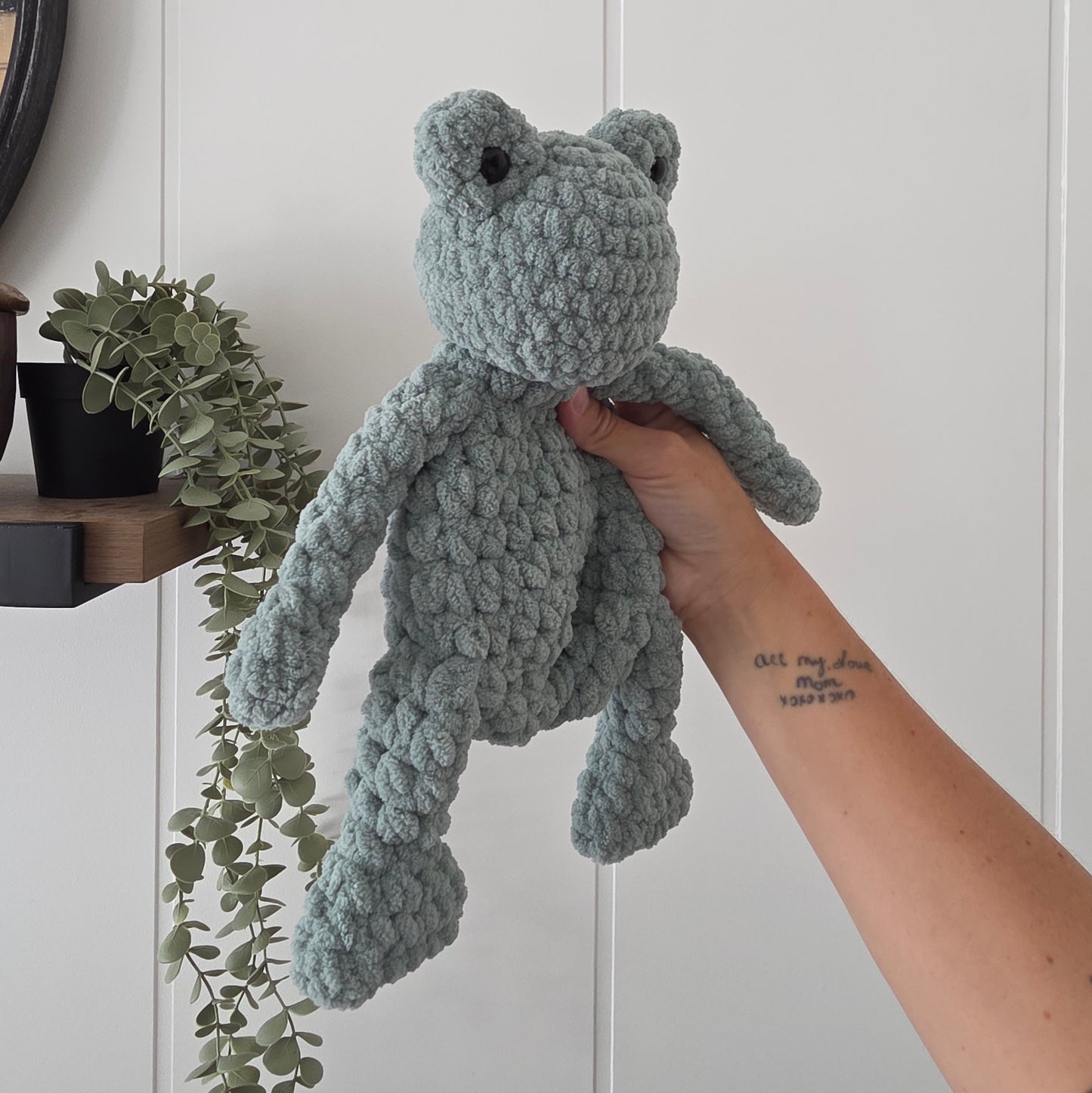 Frankie the Frog Snuggler (Crochet Pattern)