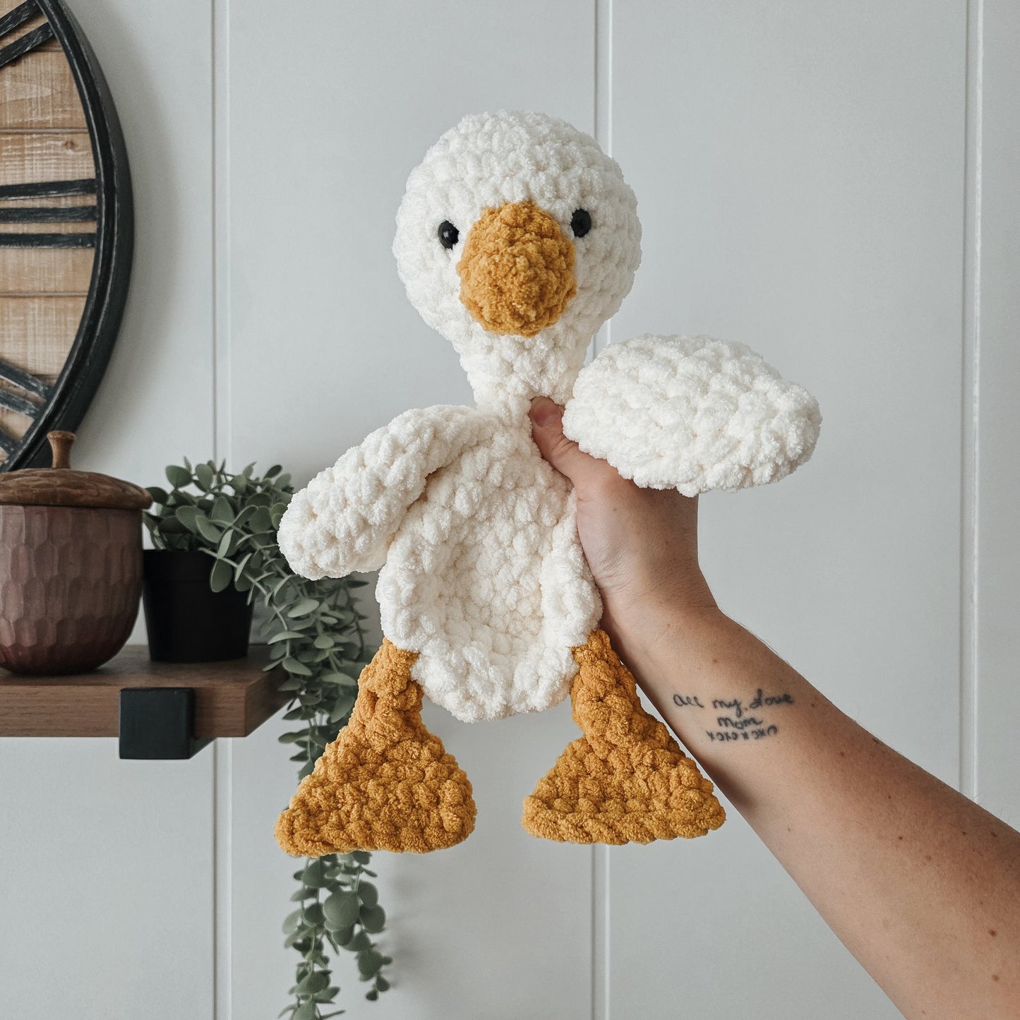 Gussie the Goose Snuggler (Crochet Pattern)