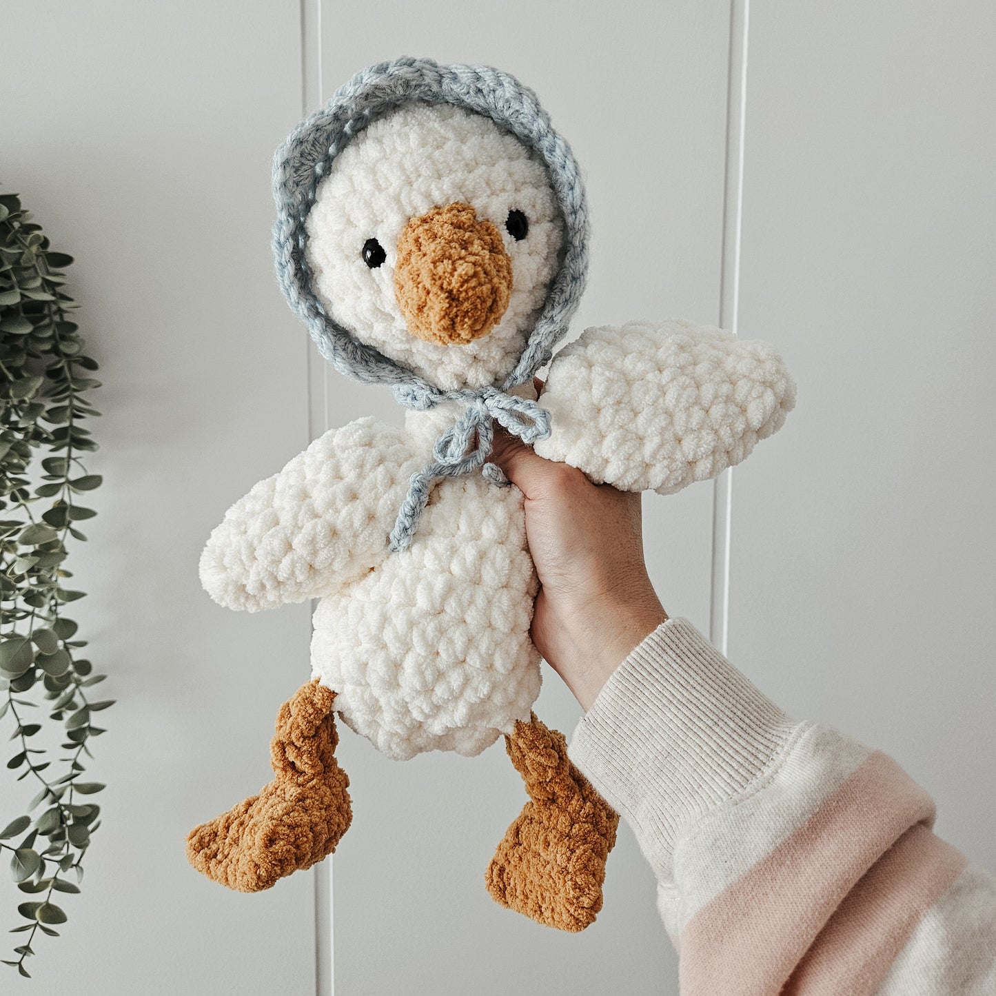 Gussie the Goose Snuggler (Crochet Pattern)