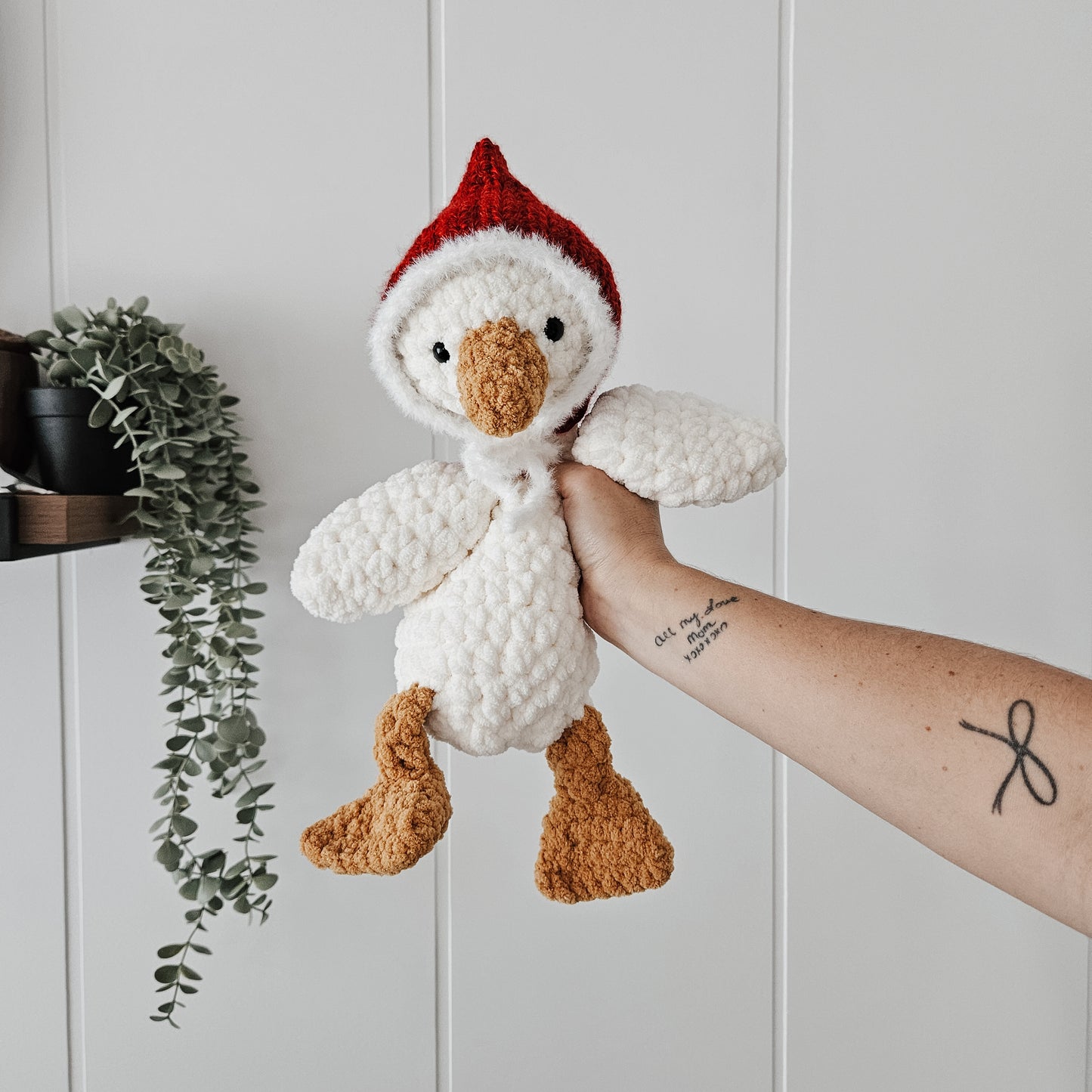 Gussie the Goose Snuggler (Crochet Pattern)