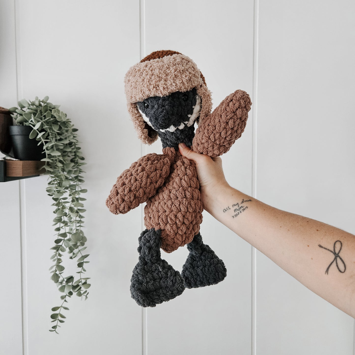 Gussie the Goose Snuggler (Crochet Pattern)