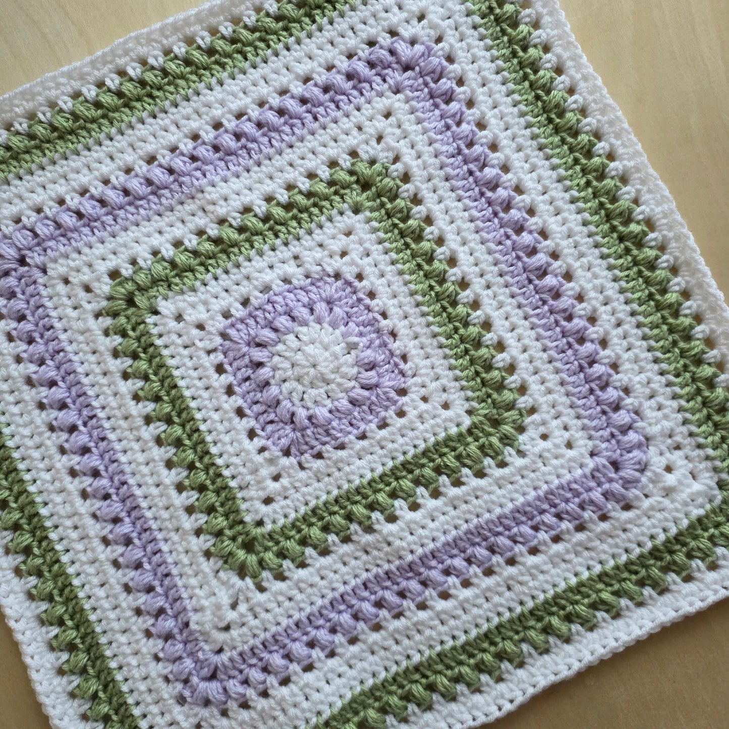 Still Daisy Lovey Blanket (Crochet Pattern)
