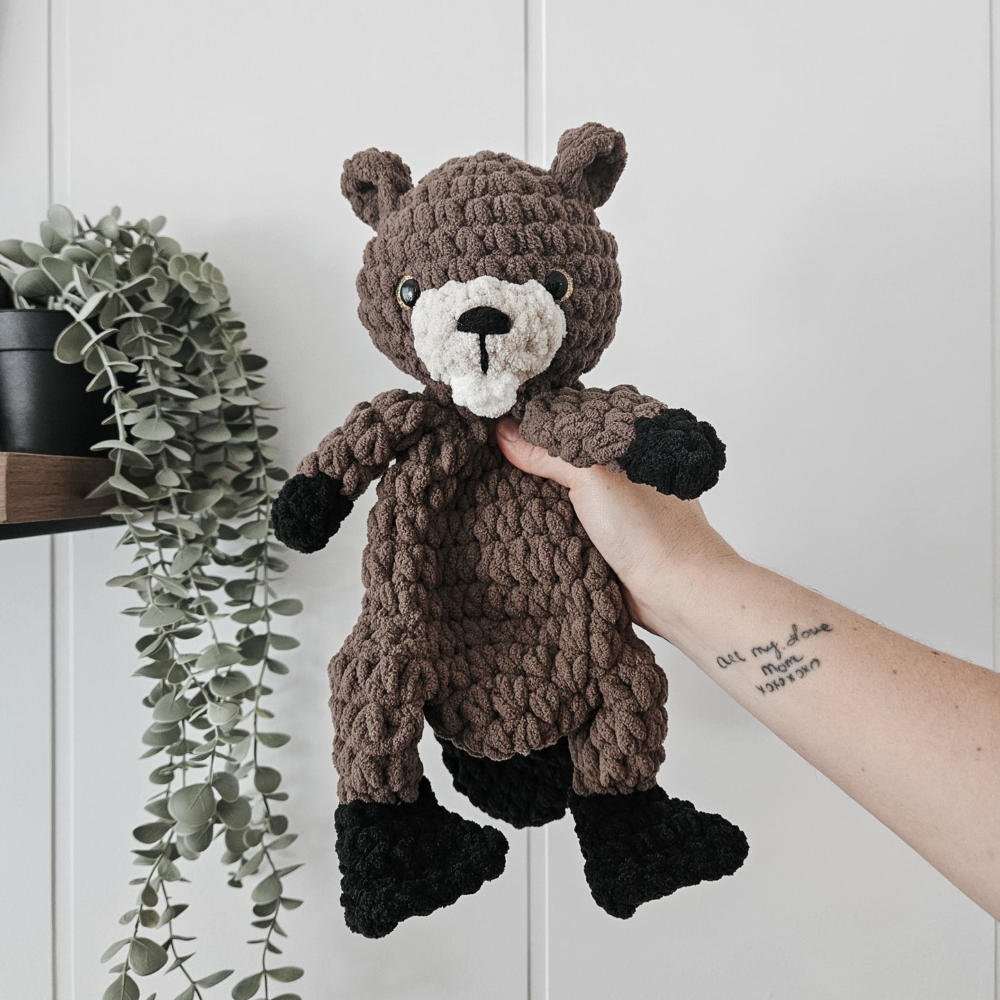 Buckie the Beaver Snuggler (Crochet Pattern)