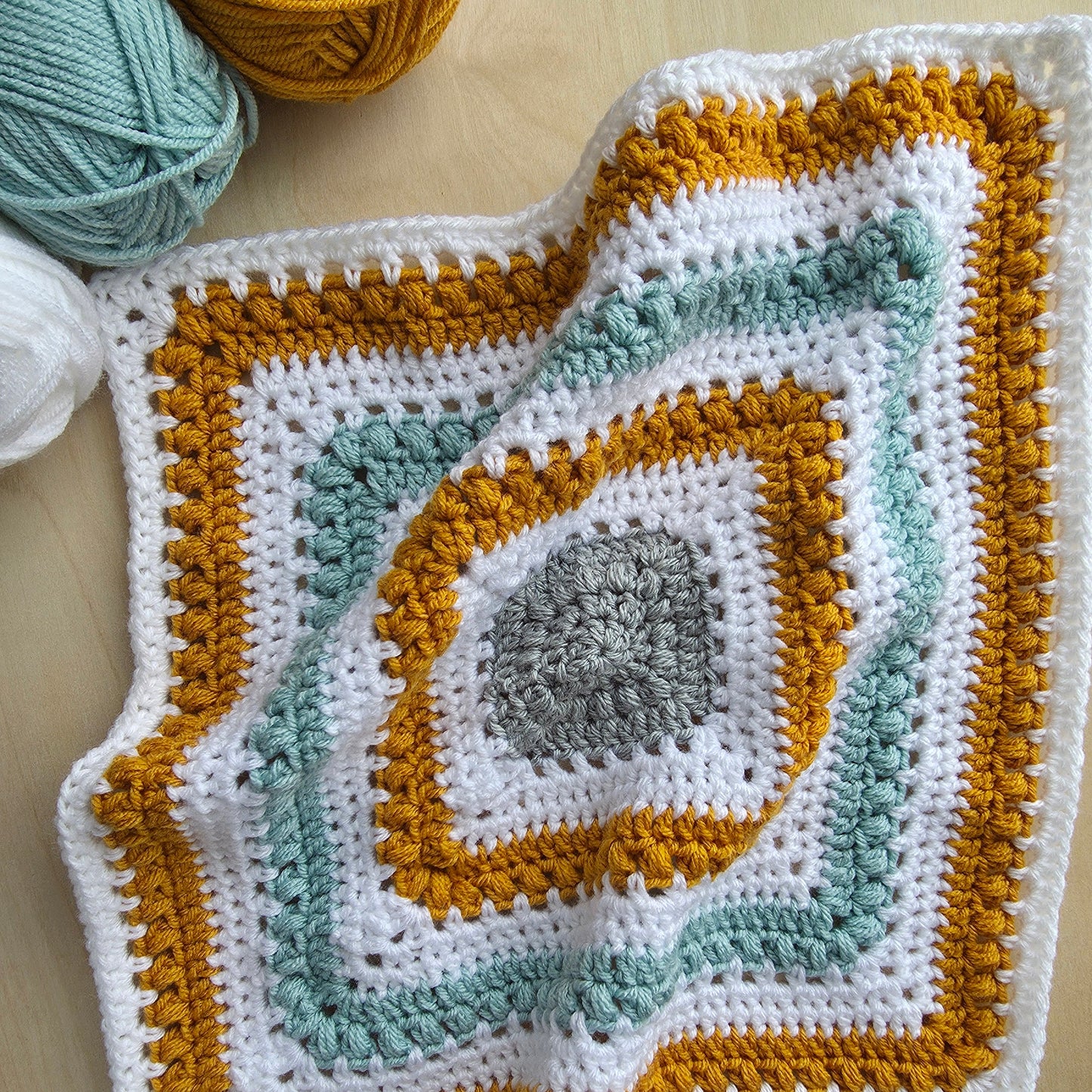 Still Daisy Lovey Blanket (Crochet Pattern)