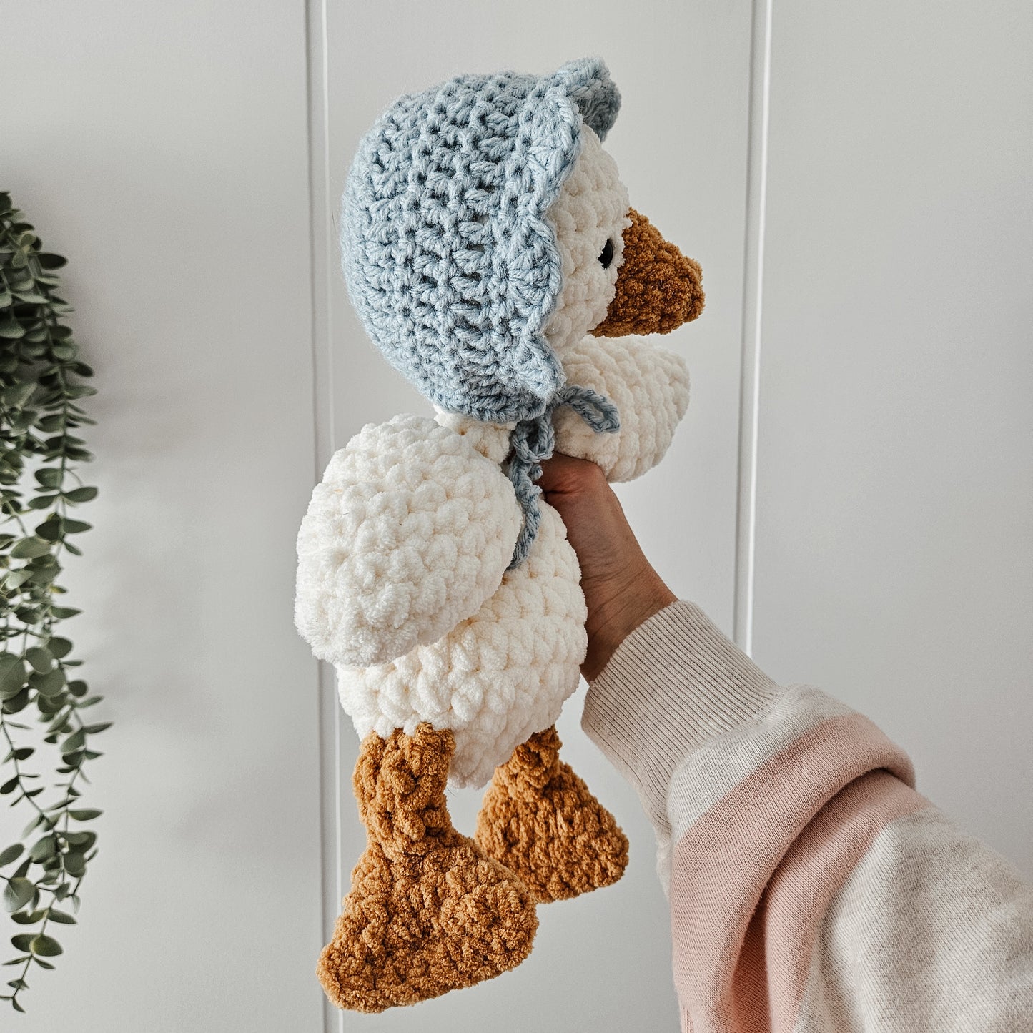 Gussie the Goose Snuggler (Crochet Pattern)