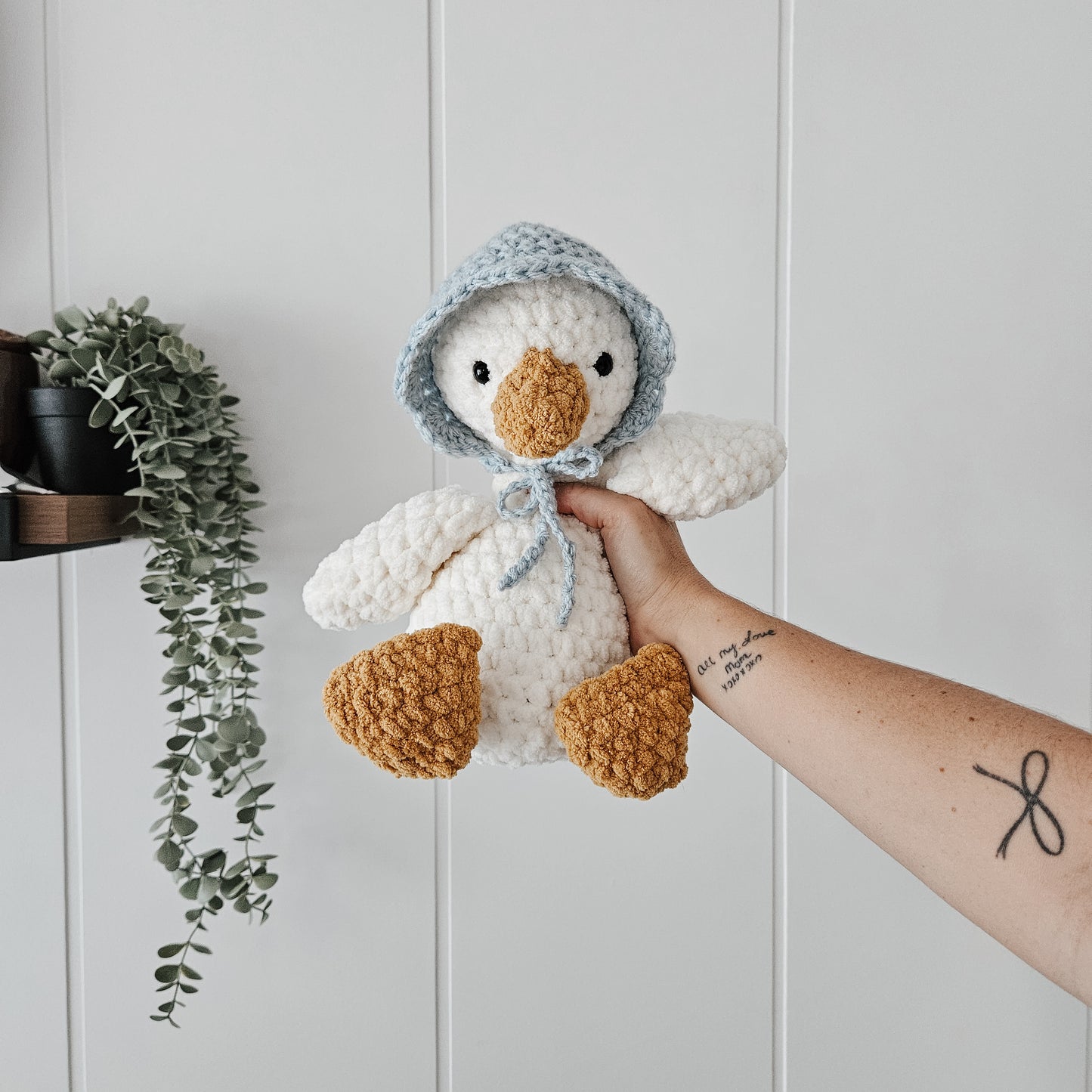 Gussie the Goose Stuffie (Crochet Pattern)