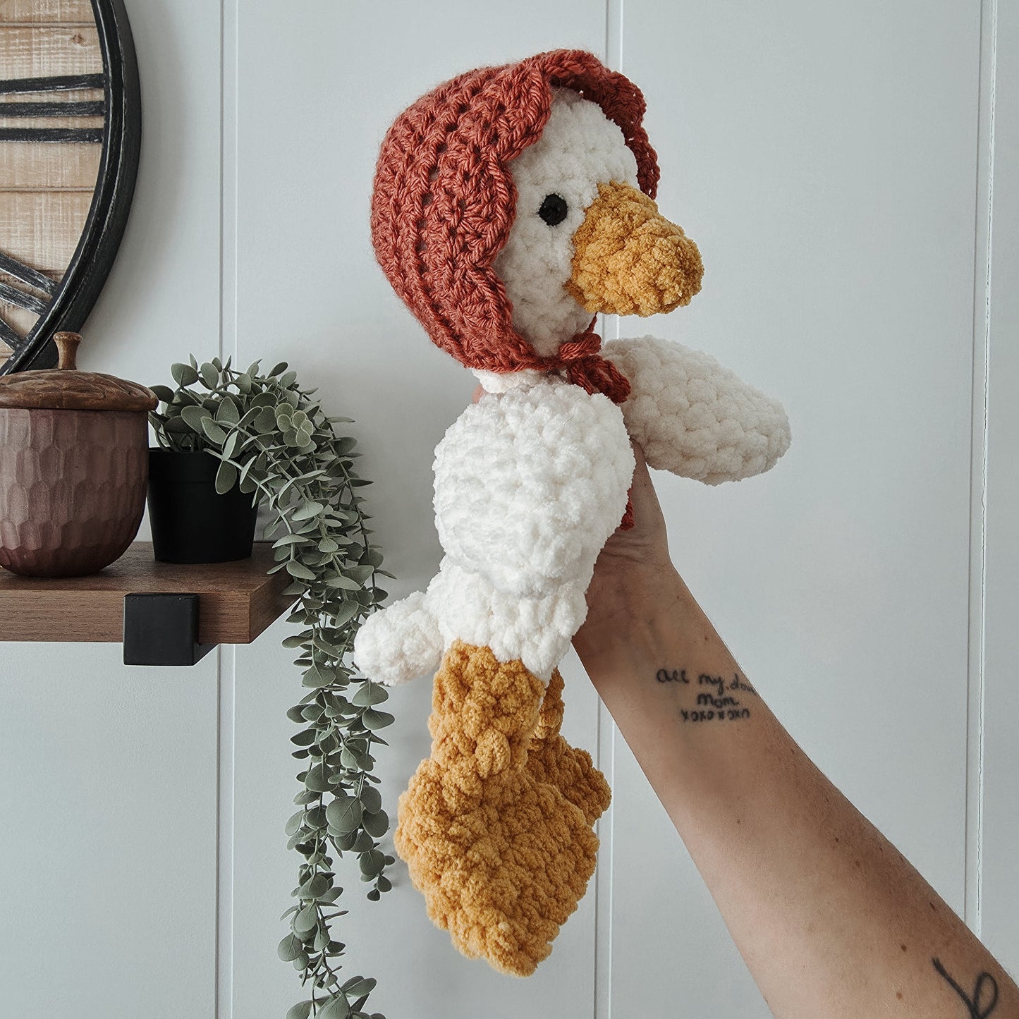 Gussie the Goose Snuggler (Crochet Pattern)